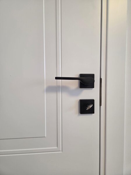 Calea Bucuresti, apartament 2 camere, parter (inalt), recent renovat,.